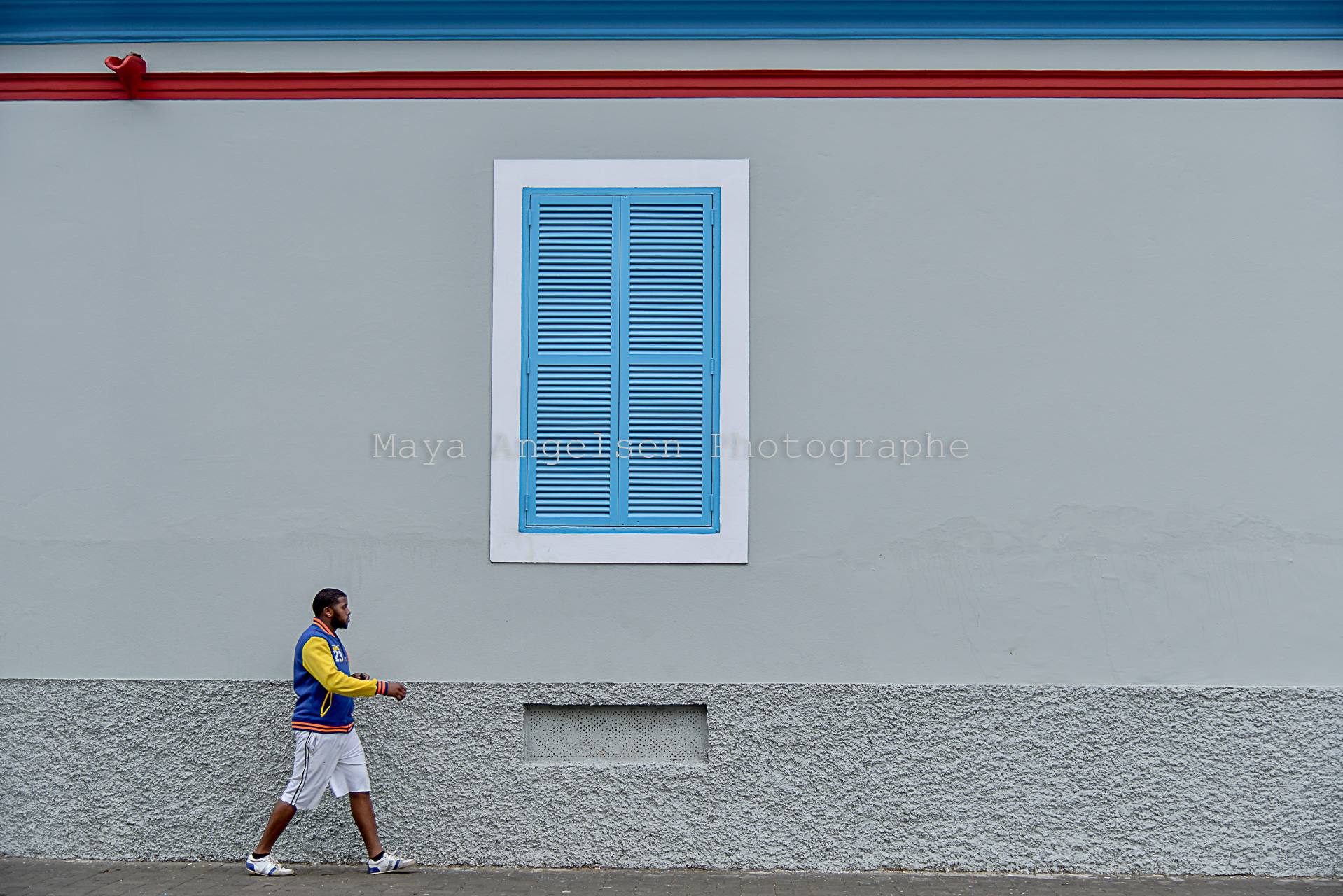 Photographe-Streeart-photo-rue-maya-angelsen-bleu-blanc-rouge